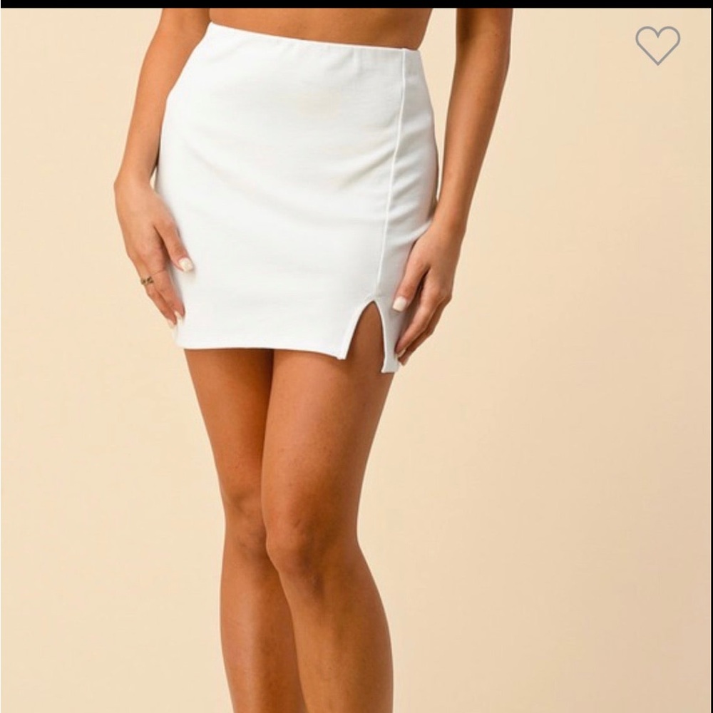 white slit skirt
